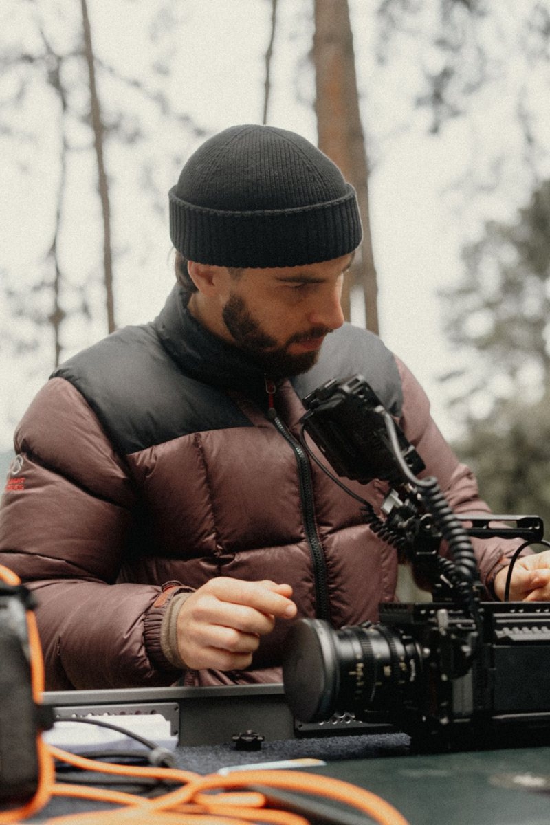 Ricardo building the camera on set